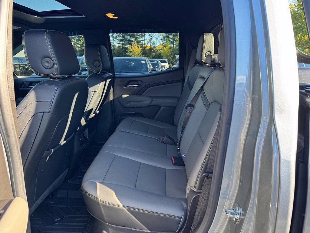 2026 Chevrolet Colorado ZR2 - Photo 14