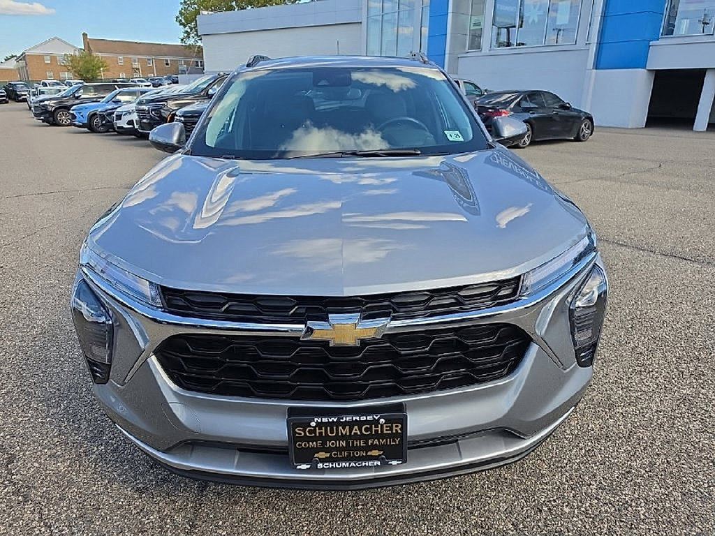 2024 Chevrolet Trax LT - Photo 7