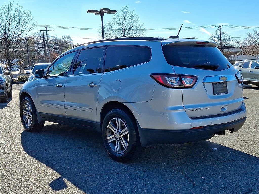 2017 Chevrolet Traverse 1LT photo 4