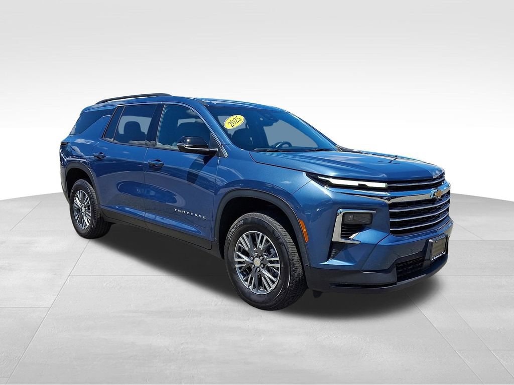 Used 2025 Chevrolet Traverse LT SUV