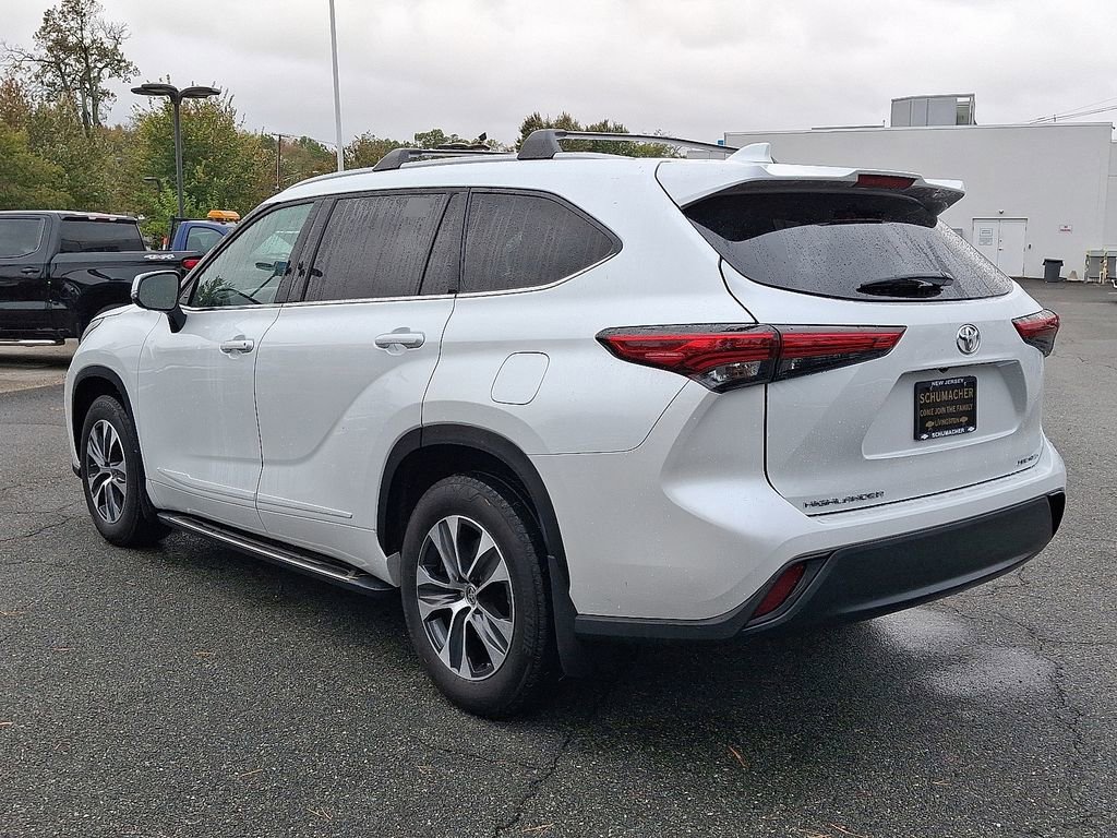 2022 Toyota Highlander XLE photo 4