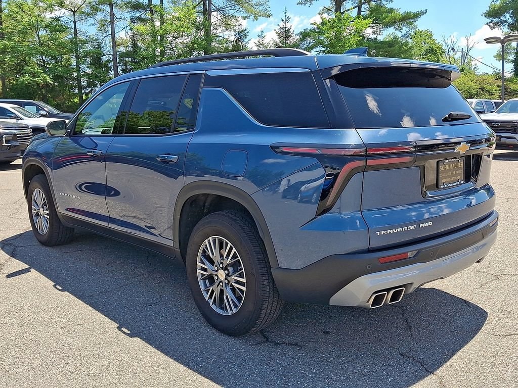 Used 2025 Chevrolet Traverse LT SUV