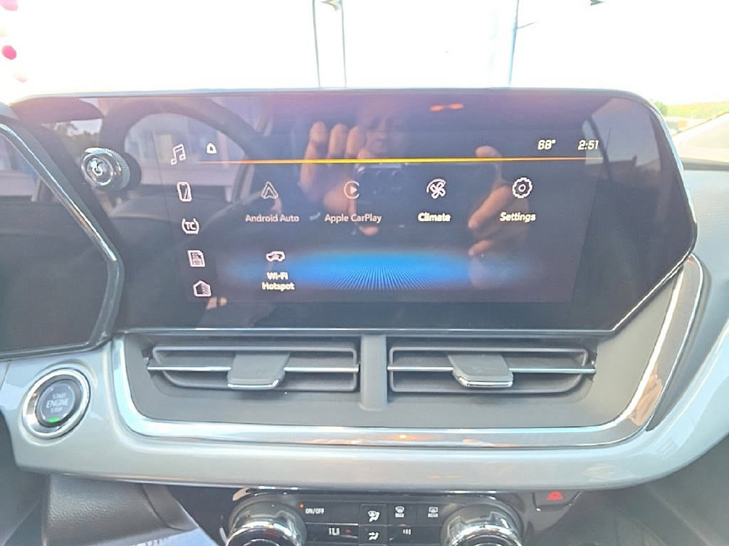 2024 Chevrolet Trax LT - Photo 10