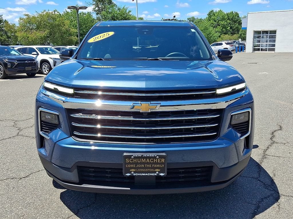 Used 2025 Chevrolet Traverse LT SUV