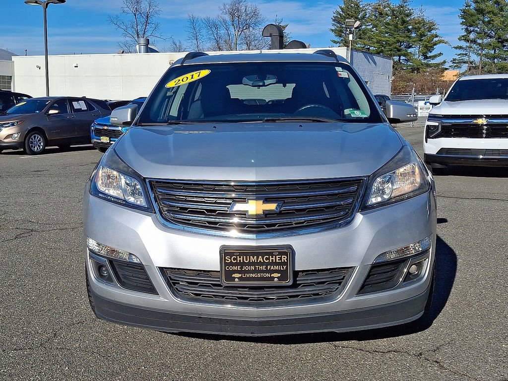 2017 Chevrolet Traverse 1LT photo 2