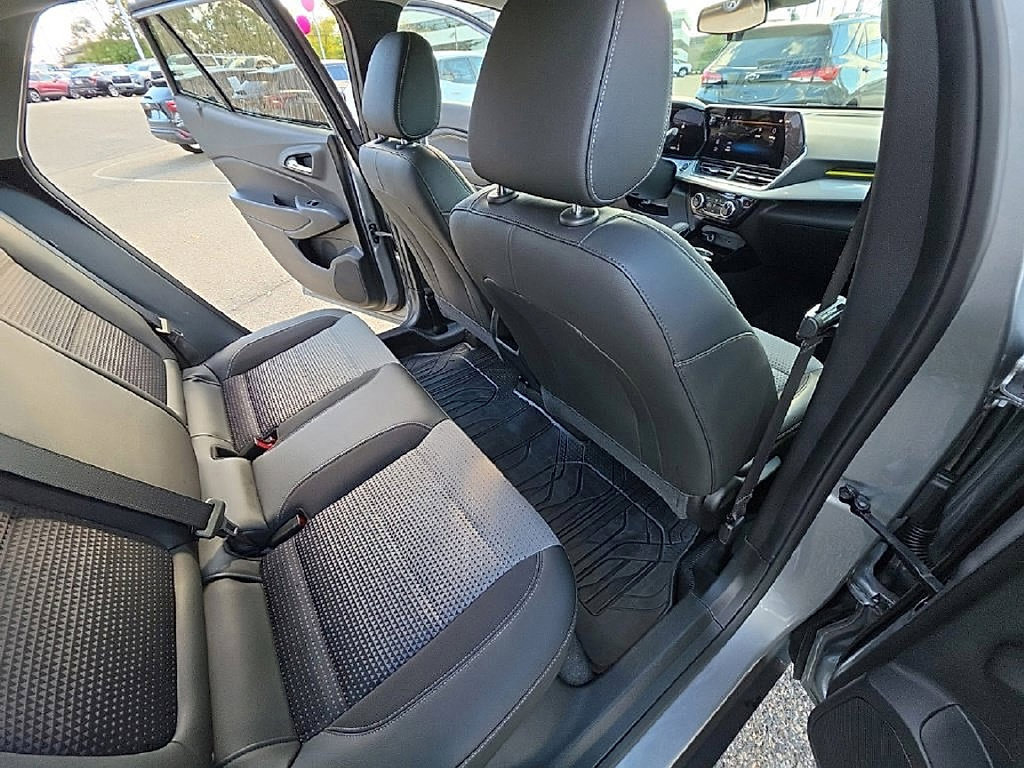 2024 Chevrolet Trax LT - Photo 16
