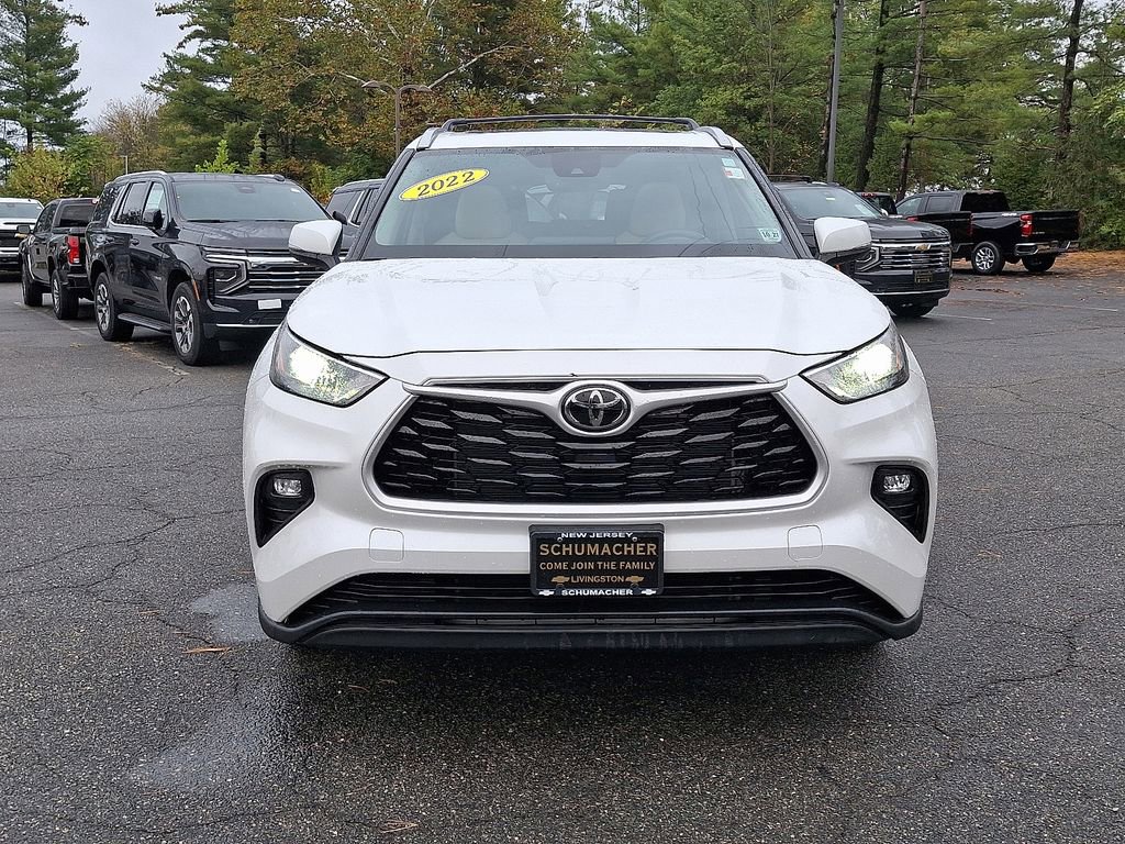 2022 Toyota Highlander XLE photo 2