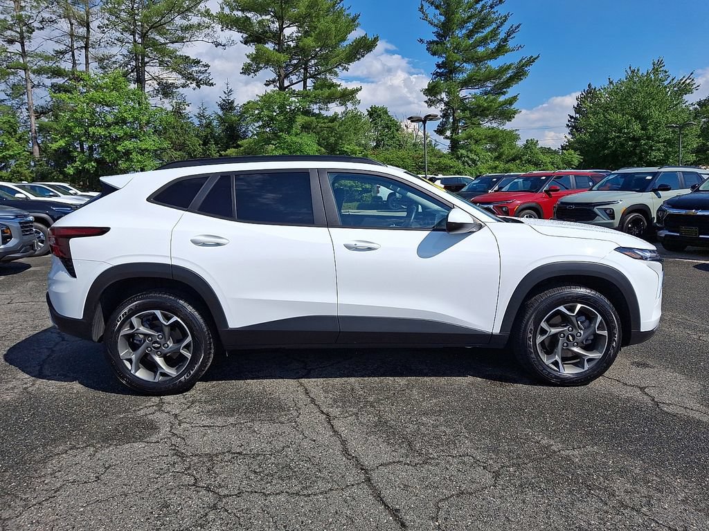 2024 Chevrolet Trax LT - Photo 7