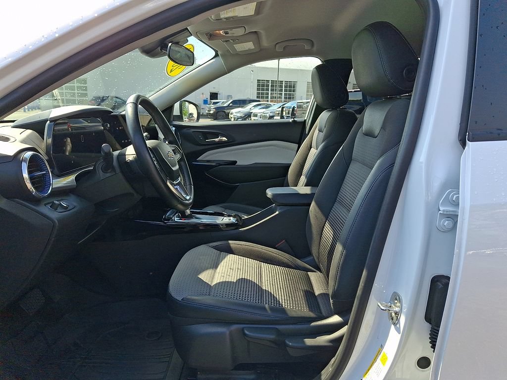 2024 Chevrolet Trax LT - Photo 13