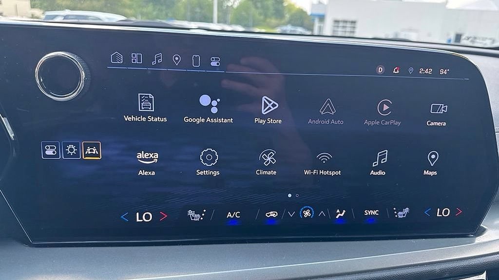 2024 Chevrolet Traverse LS - Photo 18
