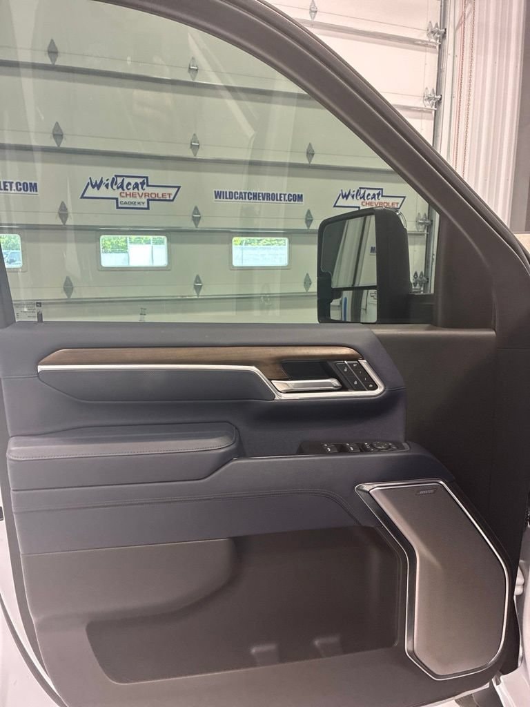 2025 Chevrolet Silverado 3500HD High Country - Photo 21