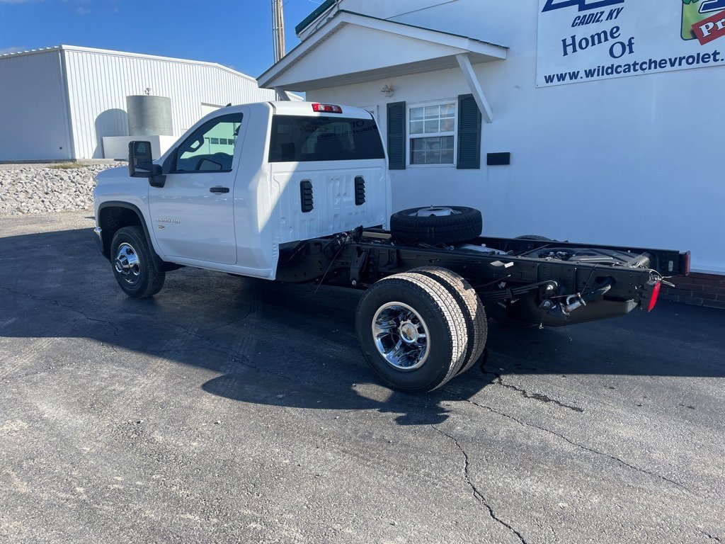 2026 Chevrolet Silverado 3500HD Work Truck photo 2