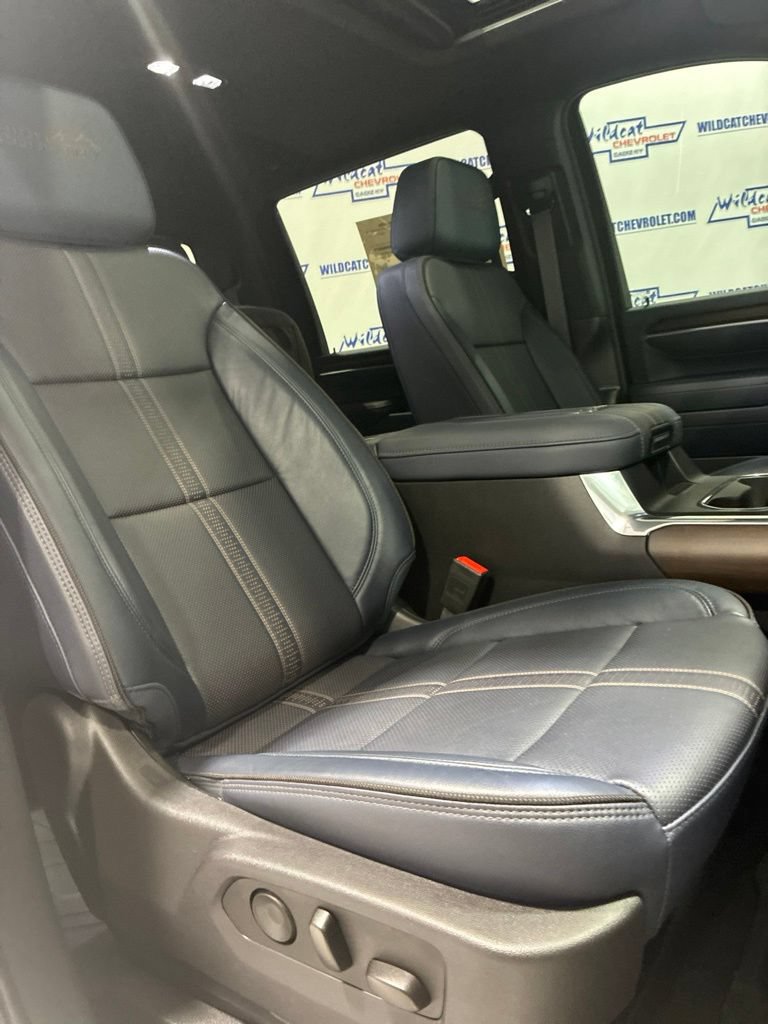 2025 Chevrolet Silverado 3500HD High Country - Photo 47