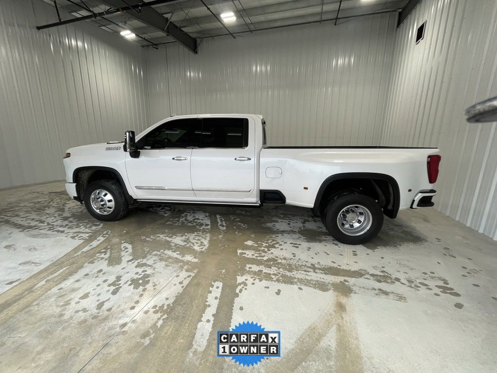 2025 Chevrolet Silverado 3500HD High Country photo 2