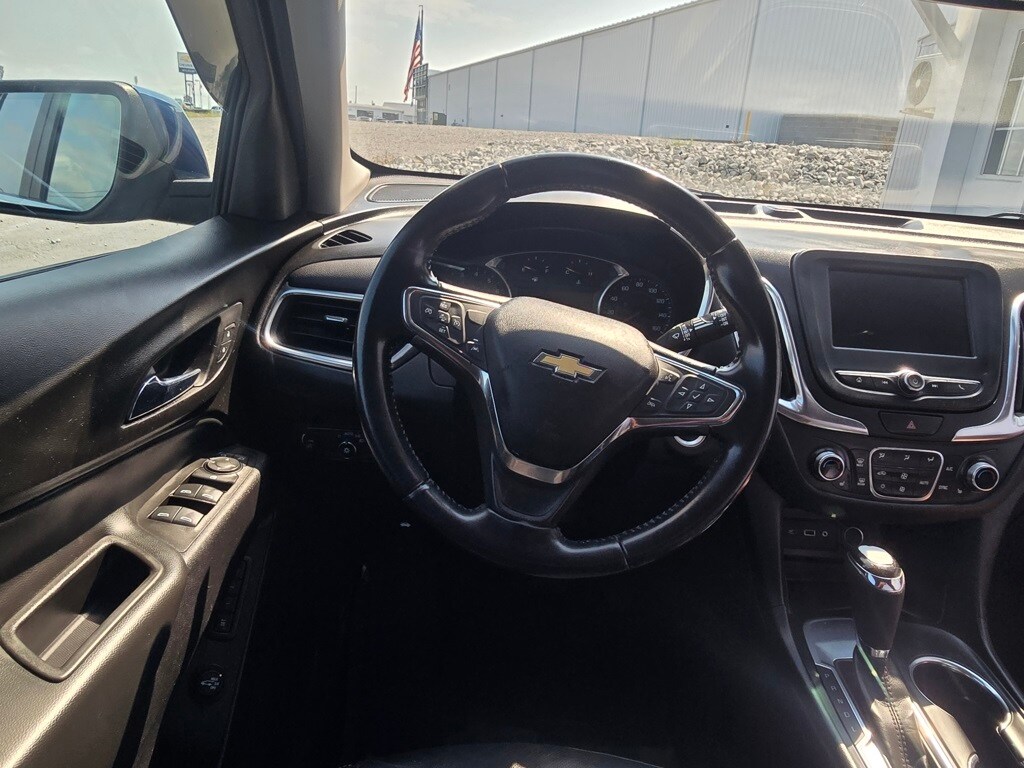 2021 Chevrolet Equinox LT photo 2