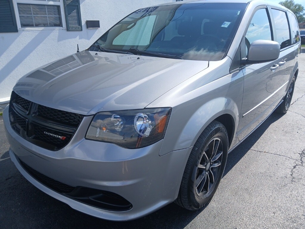 2016 Dodge Grand Caravan SE photo 2