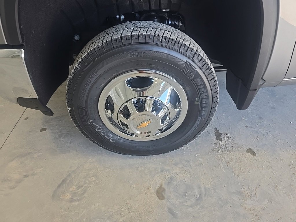 2026 Chevrolet Silverado 3500HD LT photo 4