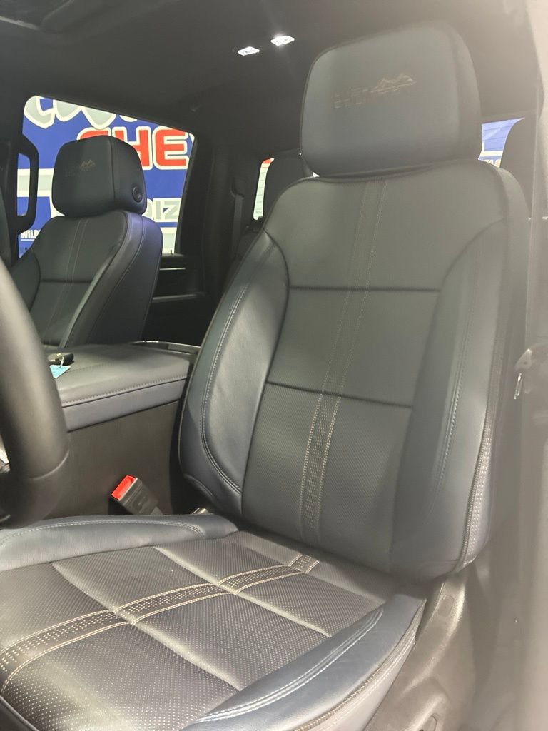 2025 Chevrolet Silverado 3500HD High Country - Photo 18