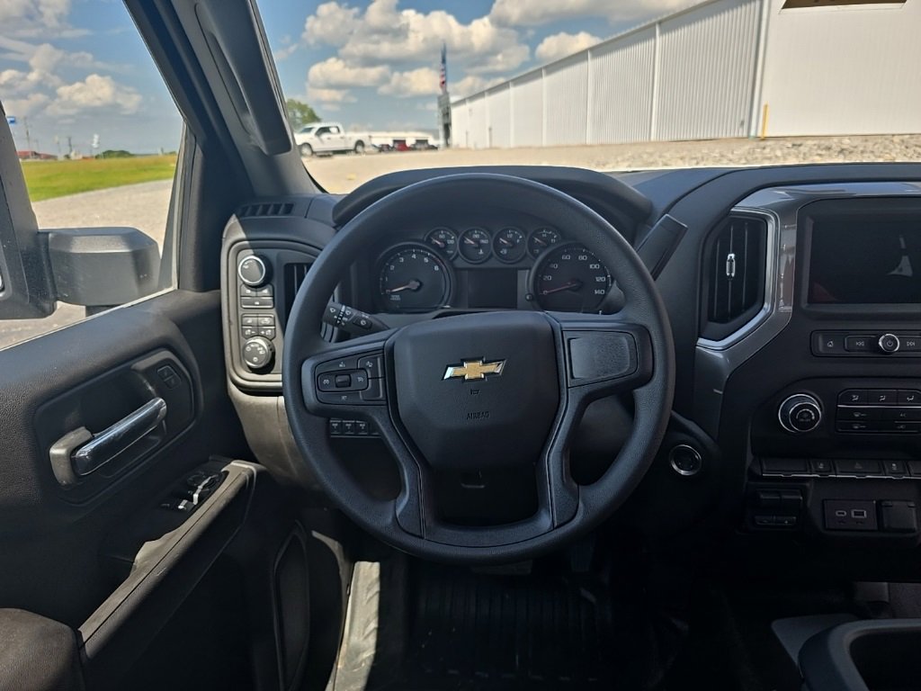 2025 Chevrolet Silverado 3500HD Work Truck photo 2