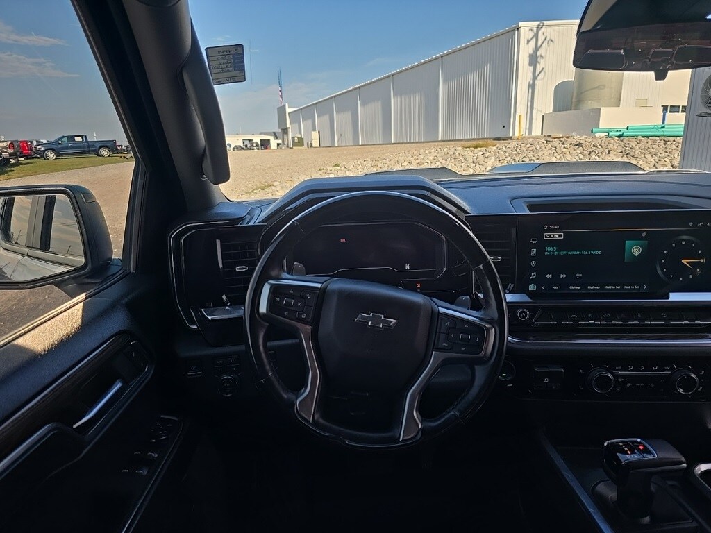 2023 Chevrolet Silverado Trail Boss LT photo 2