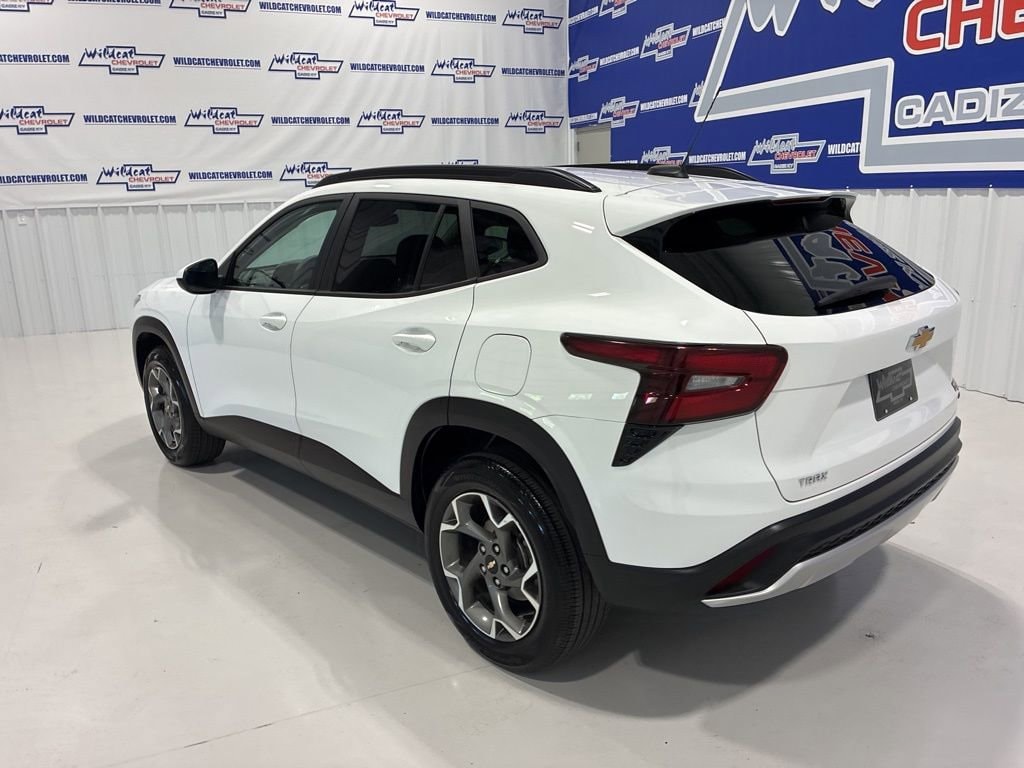 Used 2025 Chevrolet Trax LT SUV