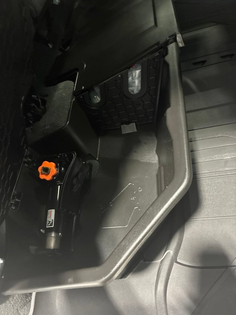 2025 Chevrolet Silverado 3500HD High Country - Photo 46