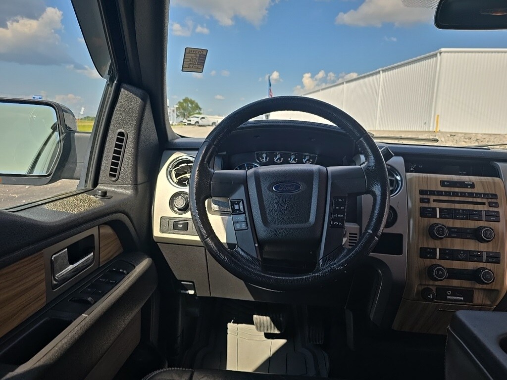 2011 Ford F-150 Lariat photo 2