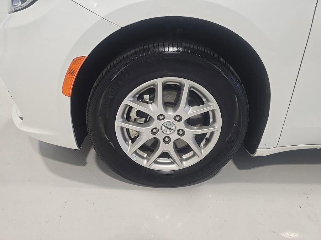 Used 2024 Chrysler Pacifica Touring L