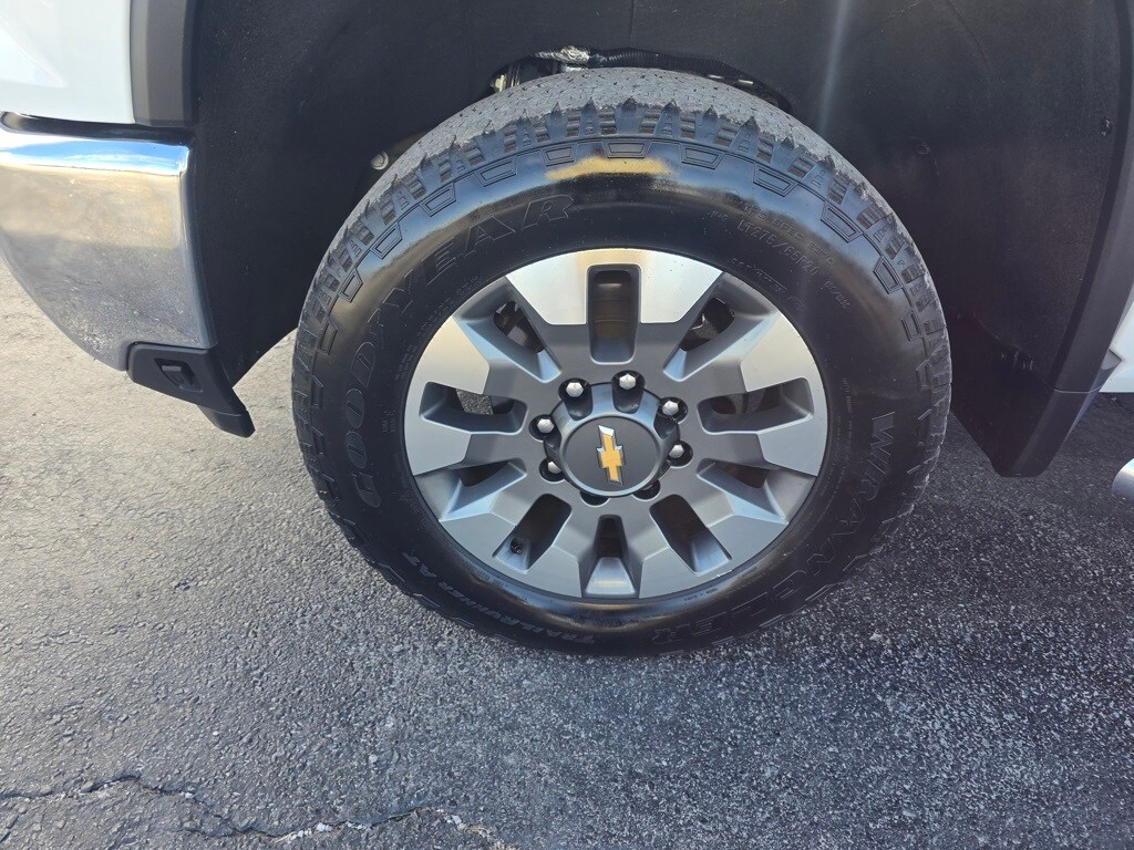 2024 Chevrolet Silverado 2500HD LT photo 4