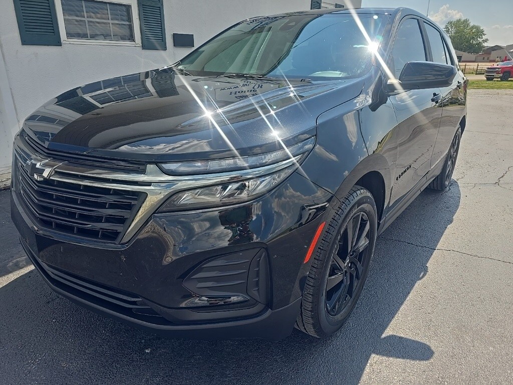 2024 Chevrolet Equinox LS photo 3