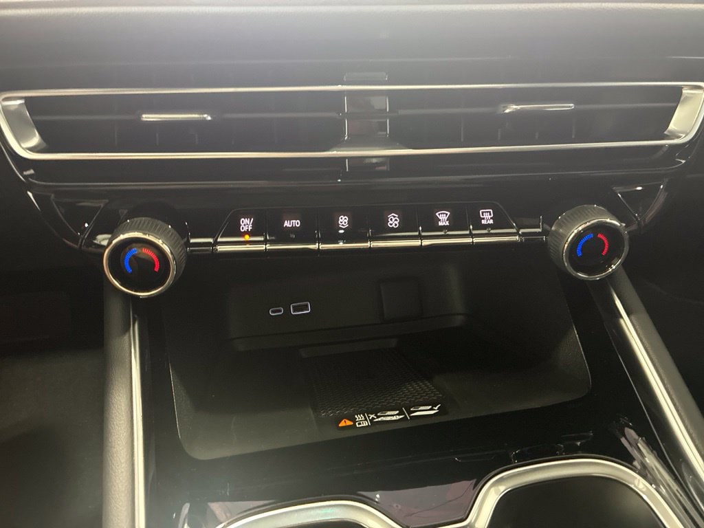 2027 Chevrolet Traverse LT - Photo 27