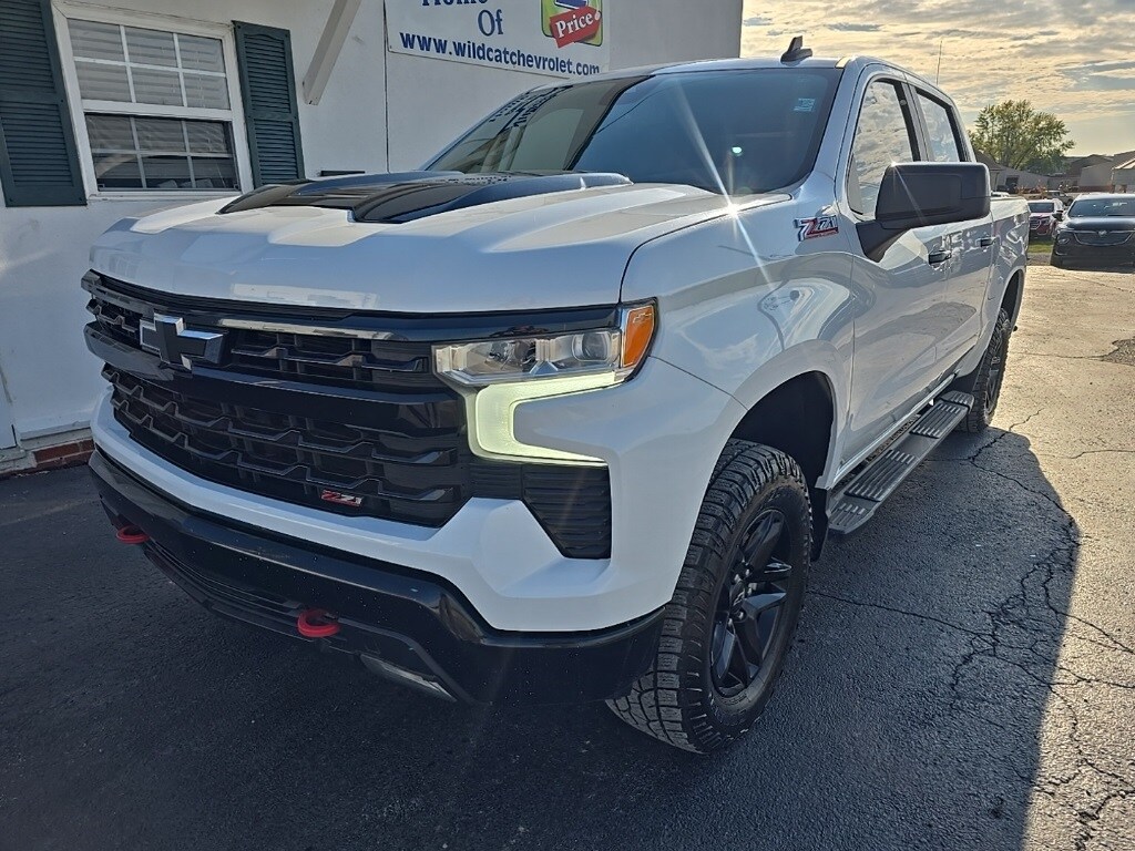 2023 Chevrolet Silverado Trail Boss LT photo 3