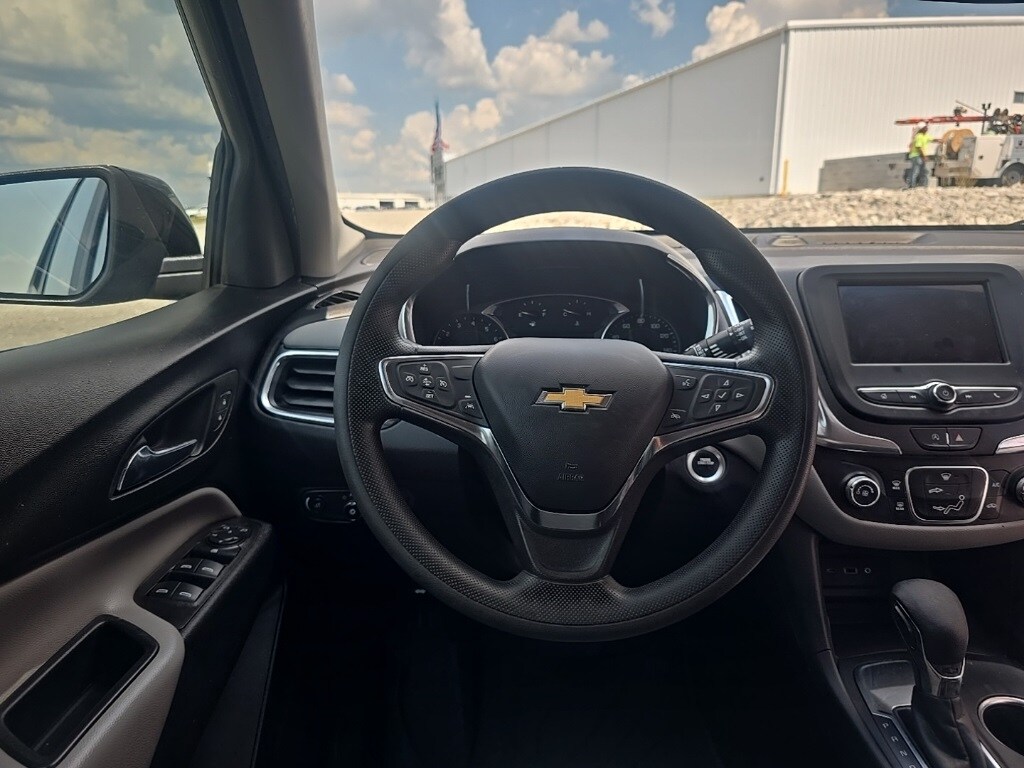 2024 Chevrolet Equinox LS photo 2