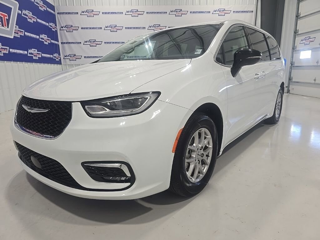 Used 2024 Chrysler Pacifica Touring L