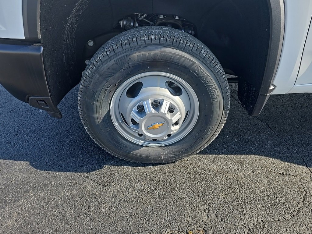 2025 Chevrolet Silverado 3500HD Work Truck photo 4