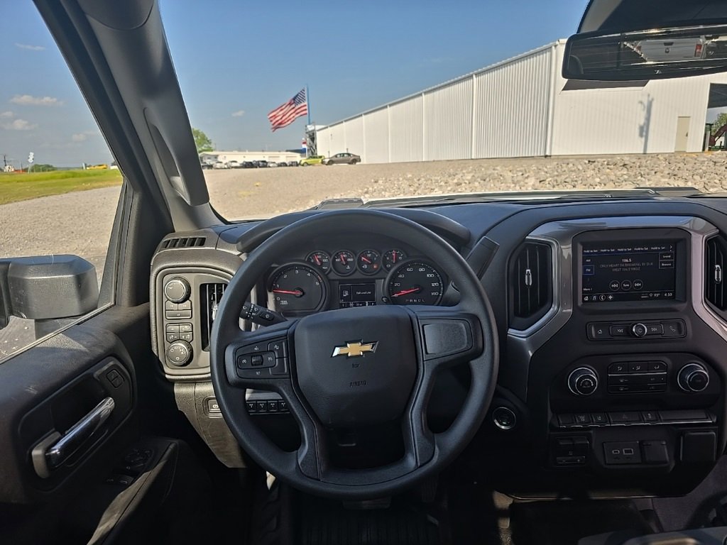 2025 Chevrolet Silverado 3500HD Work Truck photo 2
