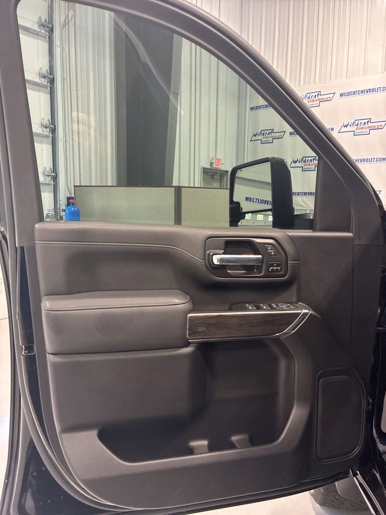 2023 Chevrolet Silverado 2500HD LTZ - Photo 18