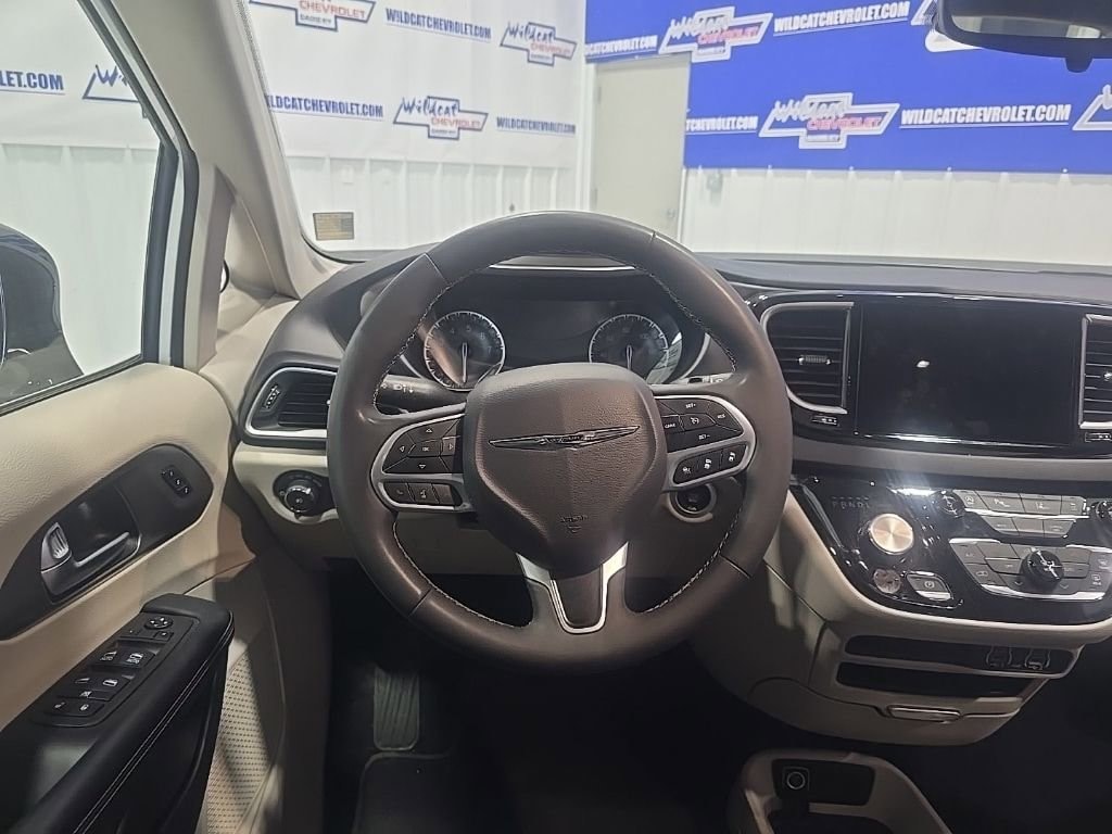 Used 2024 Chrysler Pacifica Touring L