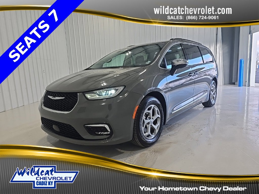 2023 Chrysler Pacifica Limited's photo