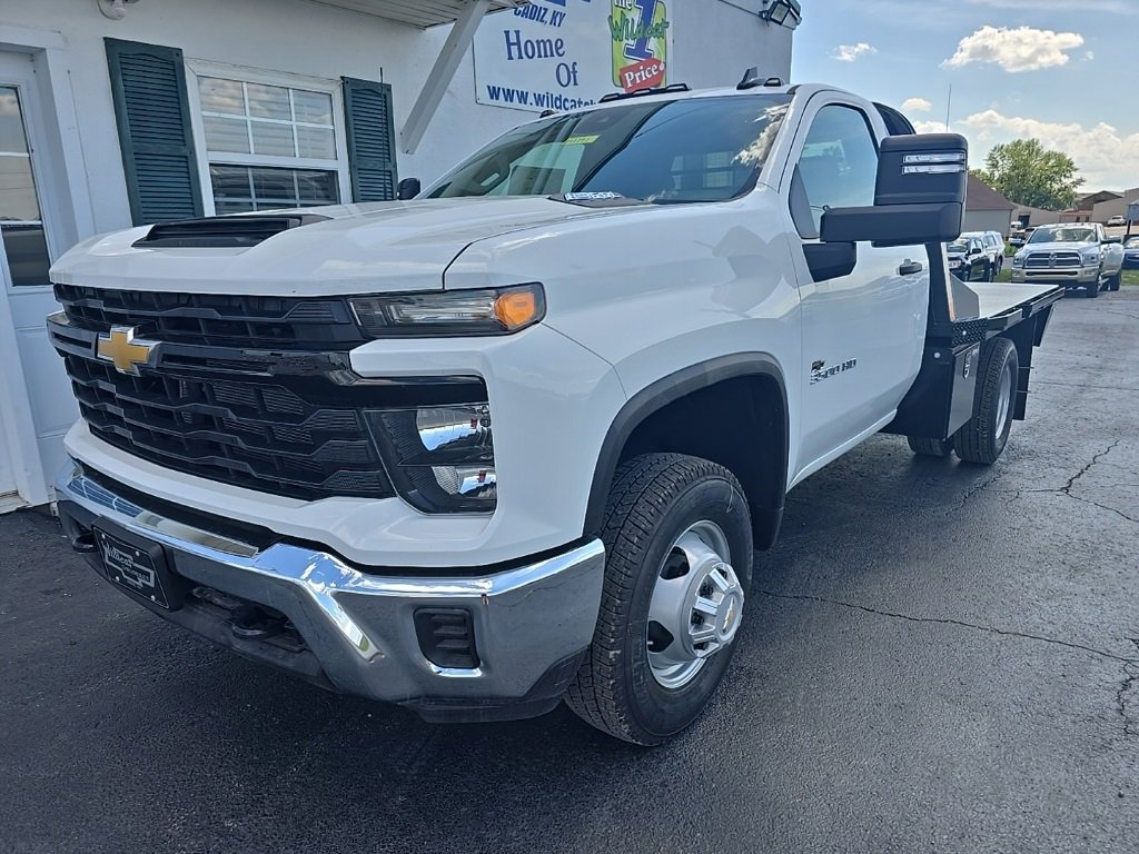 2025 Chevrolet Silverado 3500HD Work Truck photo 3