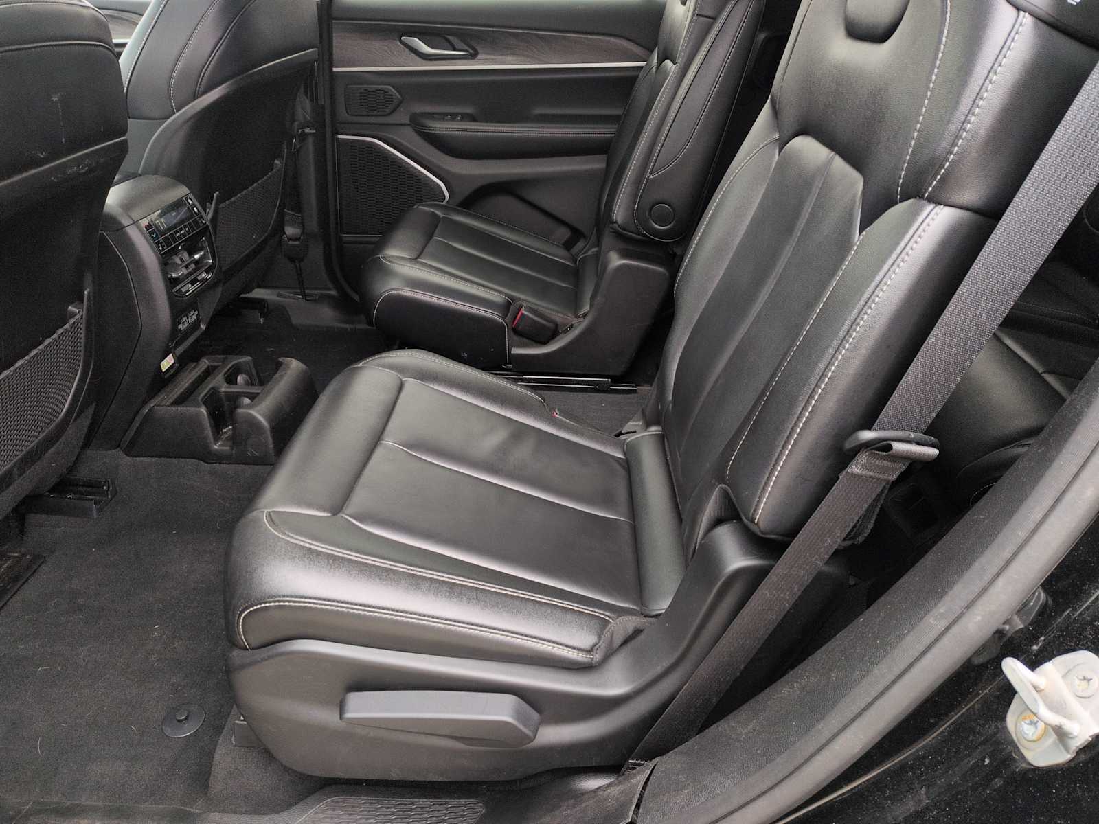 Thumbnail: 2022 Jeep Grand Cherokee - 20