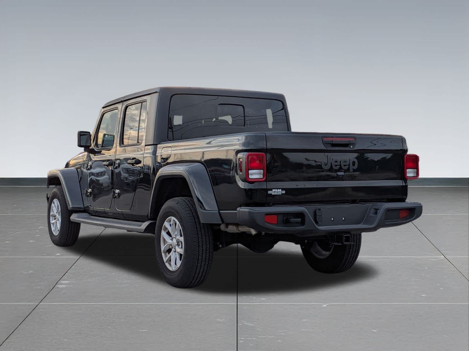 Thumbnail: 2023 Jeep Gladiator - 4