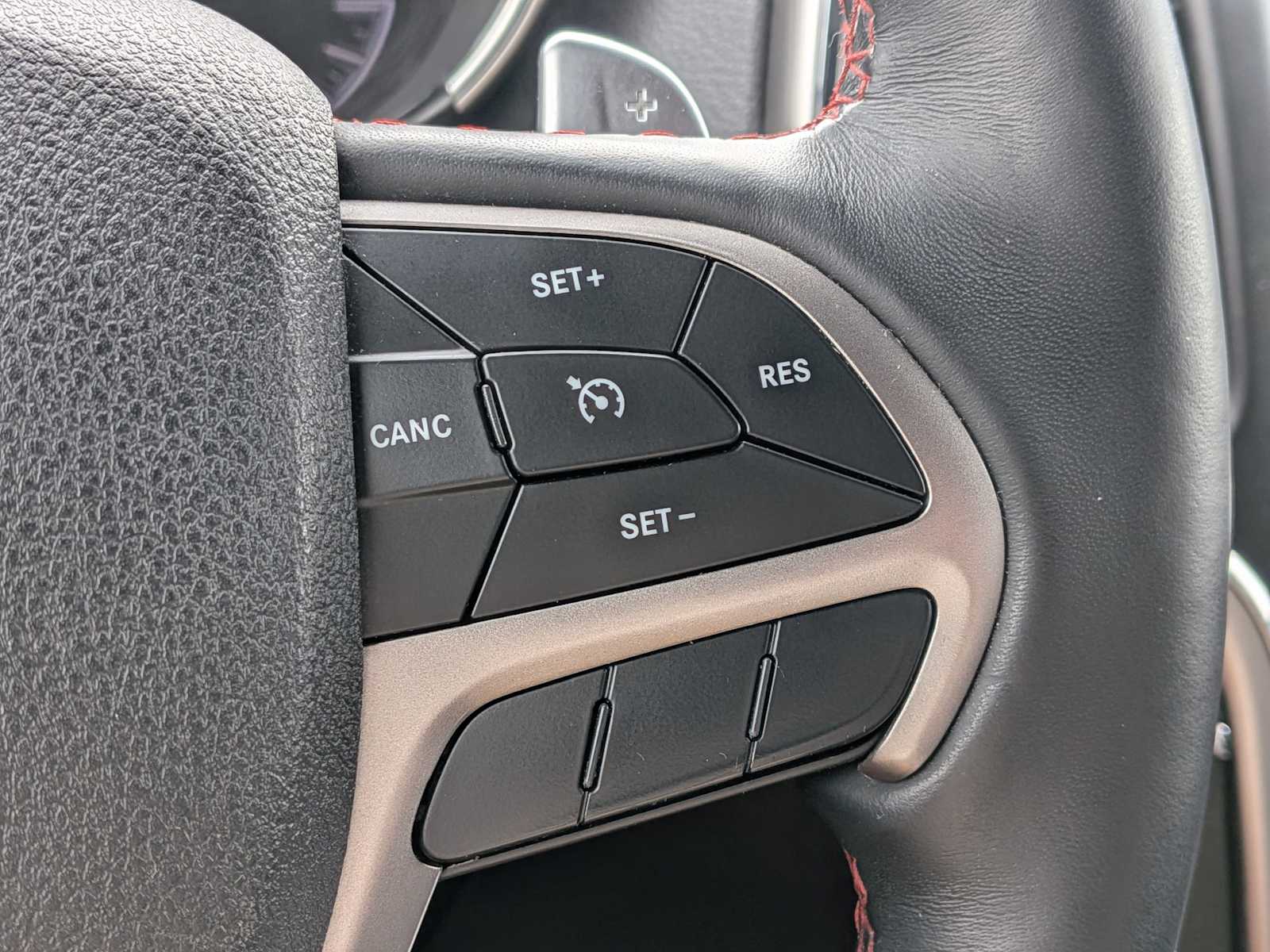Thumbnail: 2018 Jeep Grand Cherokee - 23