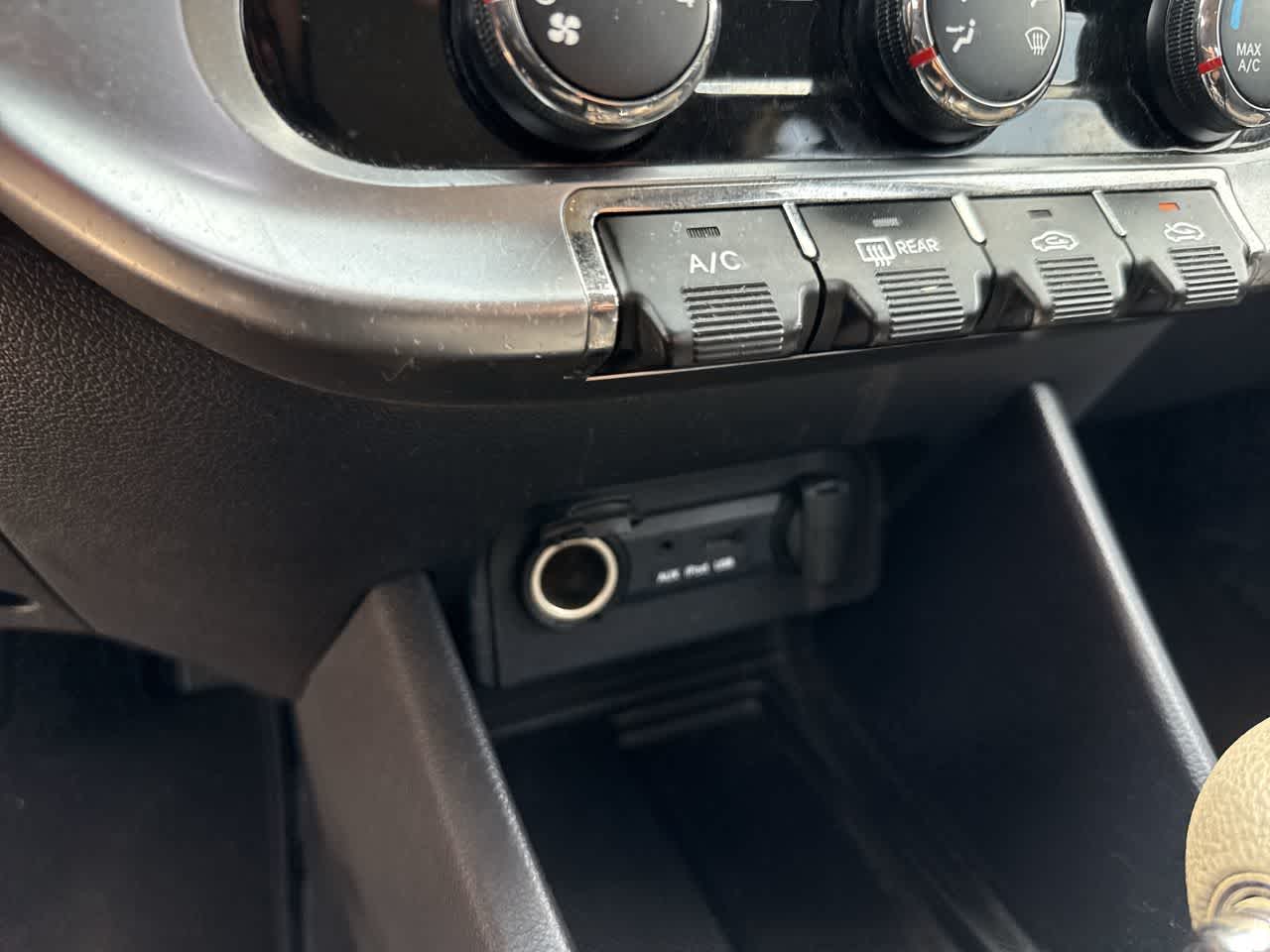 Thumbnail: 2014 Kia Rio5 - 30