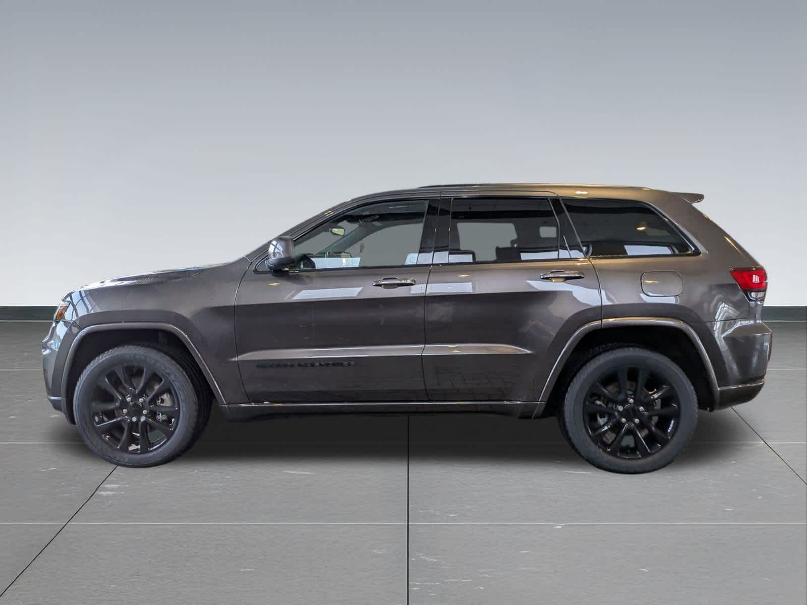 Thumbnail: 2021 Jeep Grand Cherokee - 3
