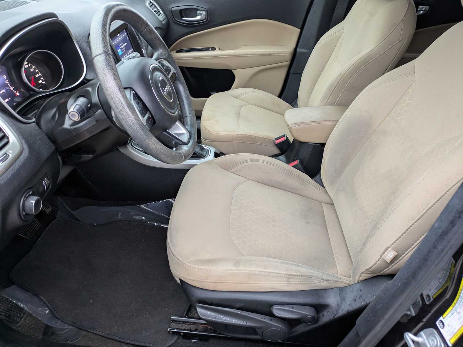 Thumbnail: 2018 Jeep Compass - 14