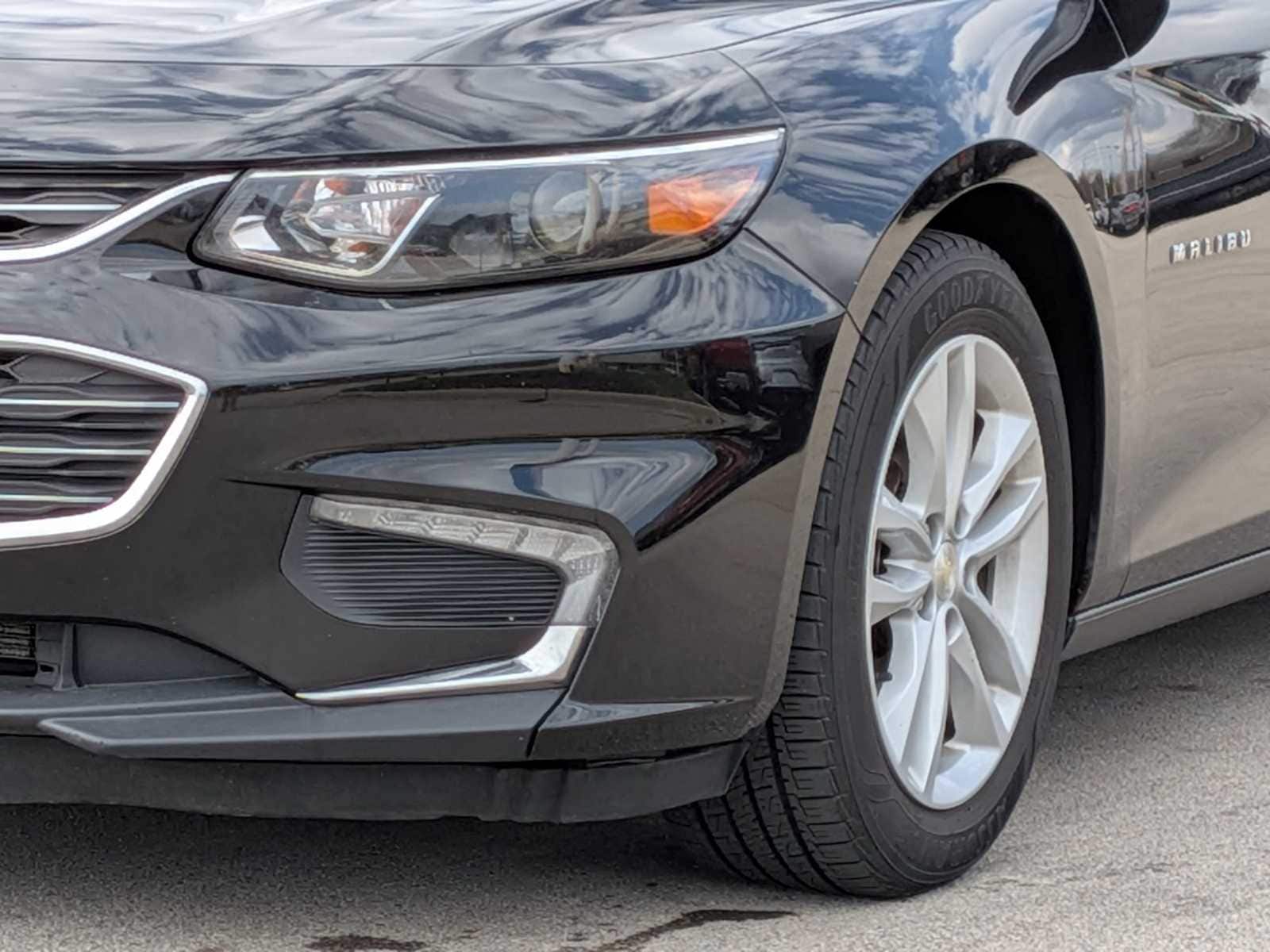 Thumbnail: 2018 Chevrolet Malibu - 10