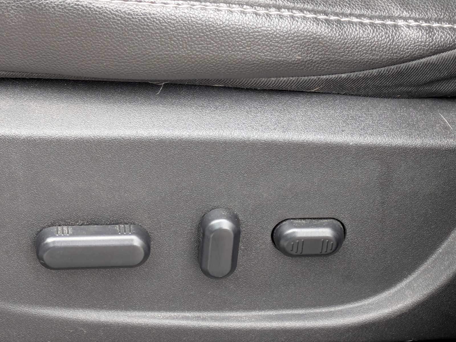 Thumbnail: 2015 Ford Escape - 16