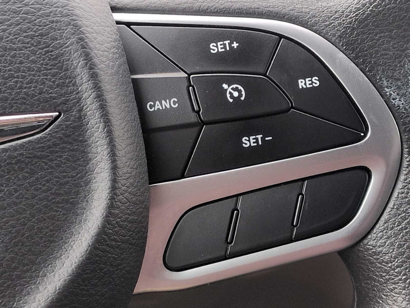 Thumbnail: 2018 Chrysler Pacifica - 20