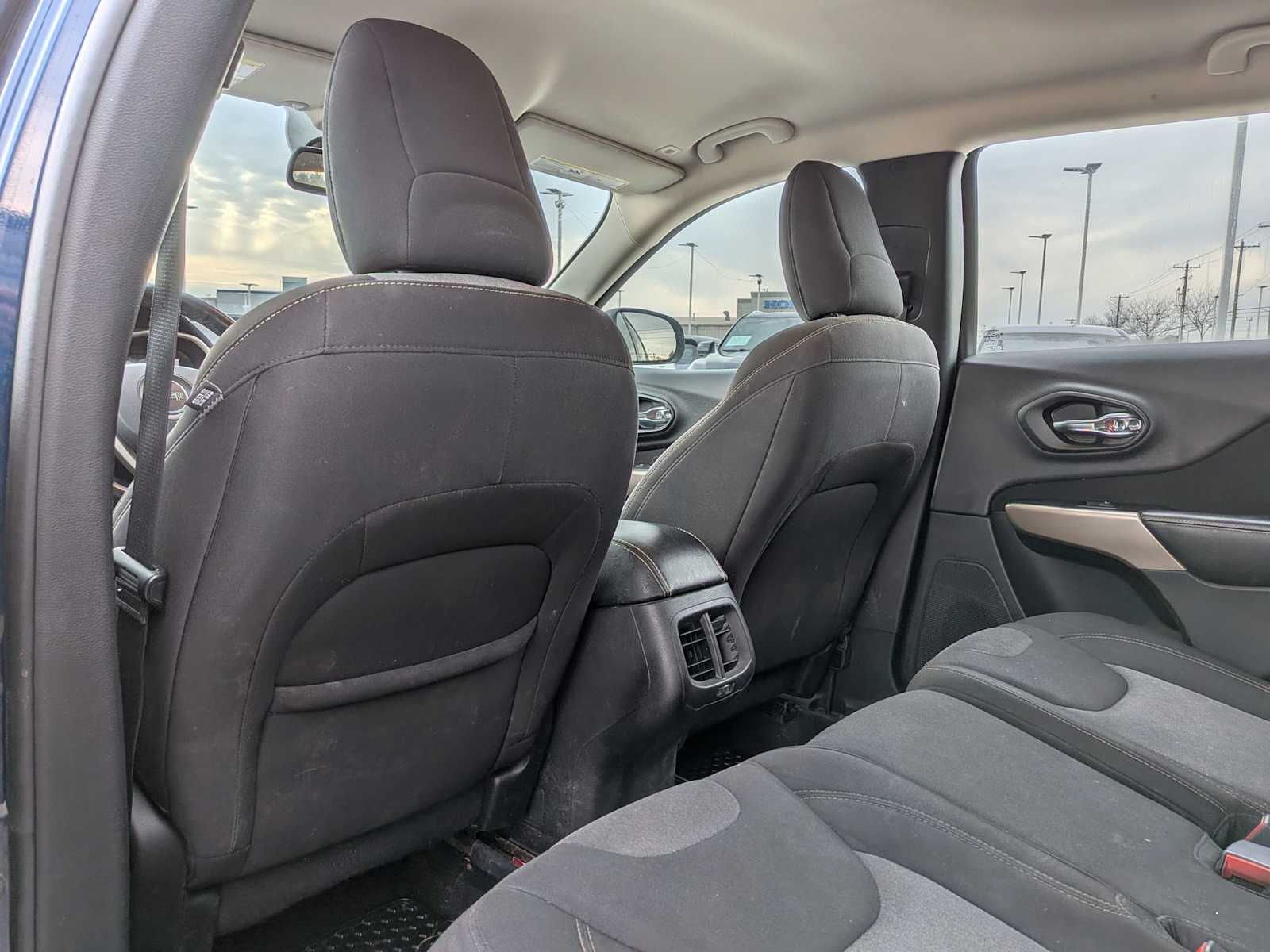 Thumbnail: 2018 Jeep Cherokee - 16